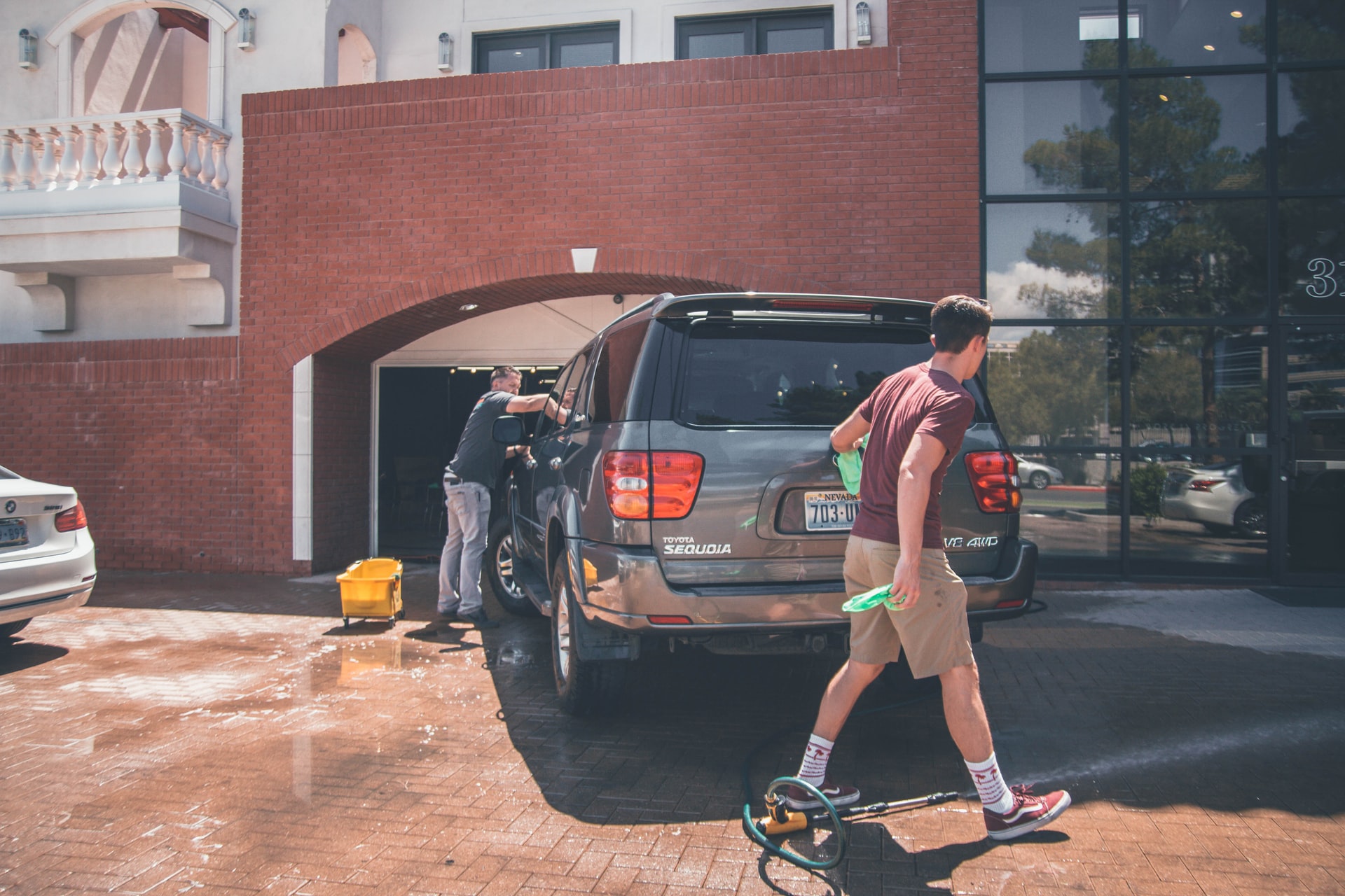 washing cars is a good way to make extra money 