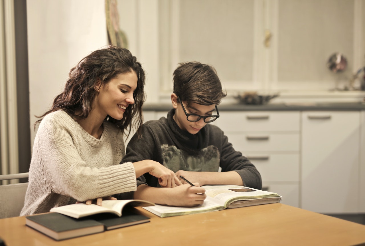 a entrepreneurship mentor helping out a middle school student 