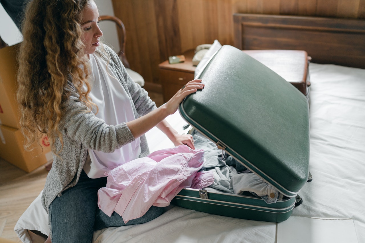 student packing for college 